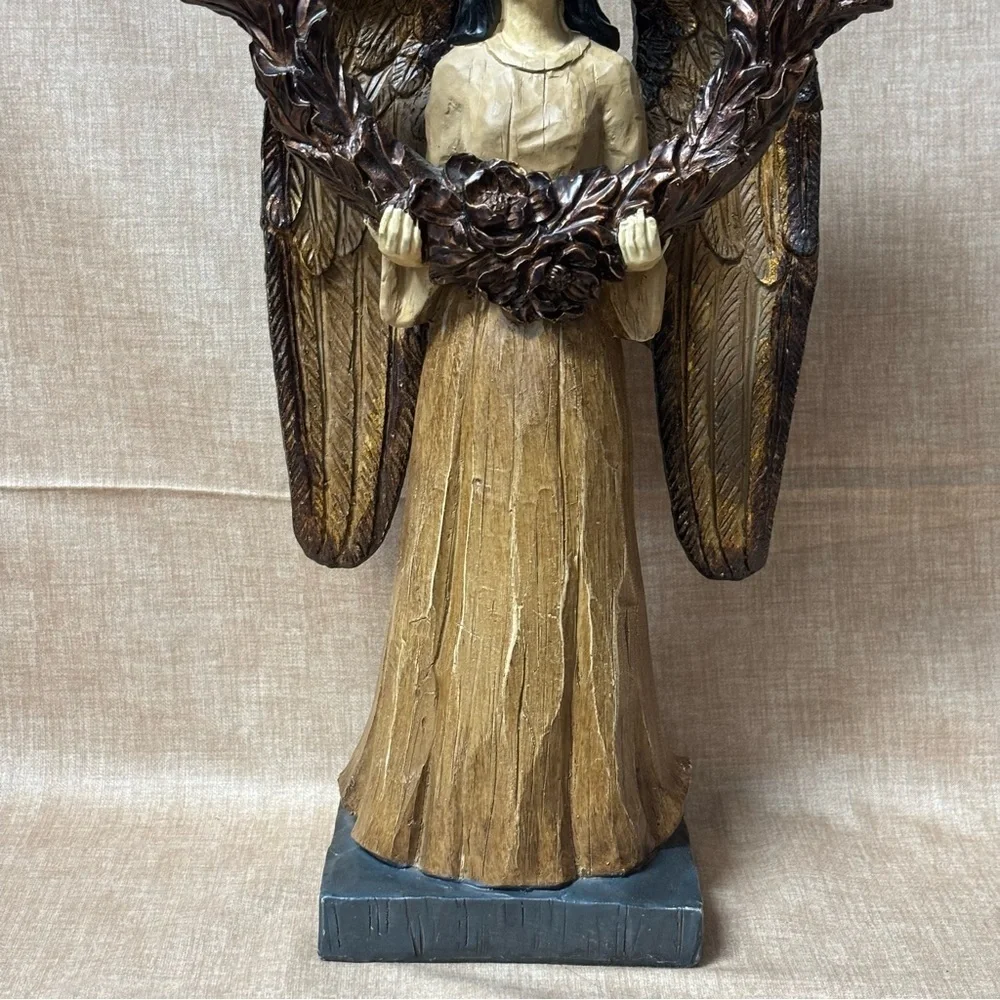 Angel With Wings Holding Wreath Candleholder 16